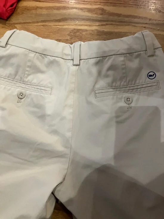 Vineyard Vines Coral, Navy & Red Whale Tees with Khaki Shorts Sz XL (16) EUC - Picture 12 of 15